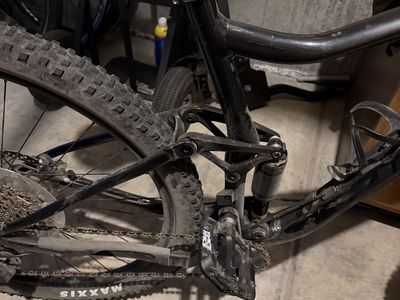 Giant Trance Mountain Bike - Full Suspension, Black, Maxxis Tires