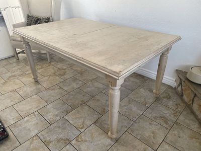 Table w/leaf and 7 chairs