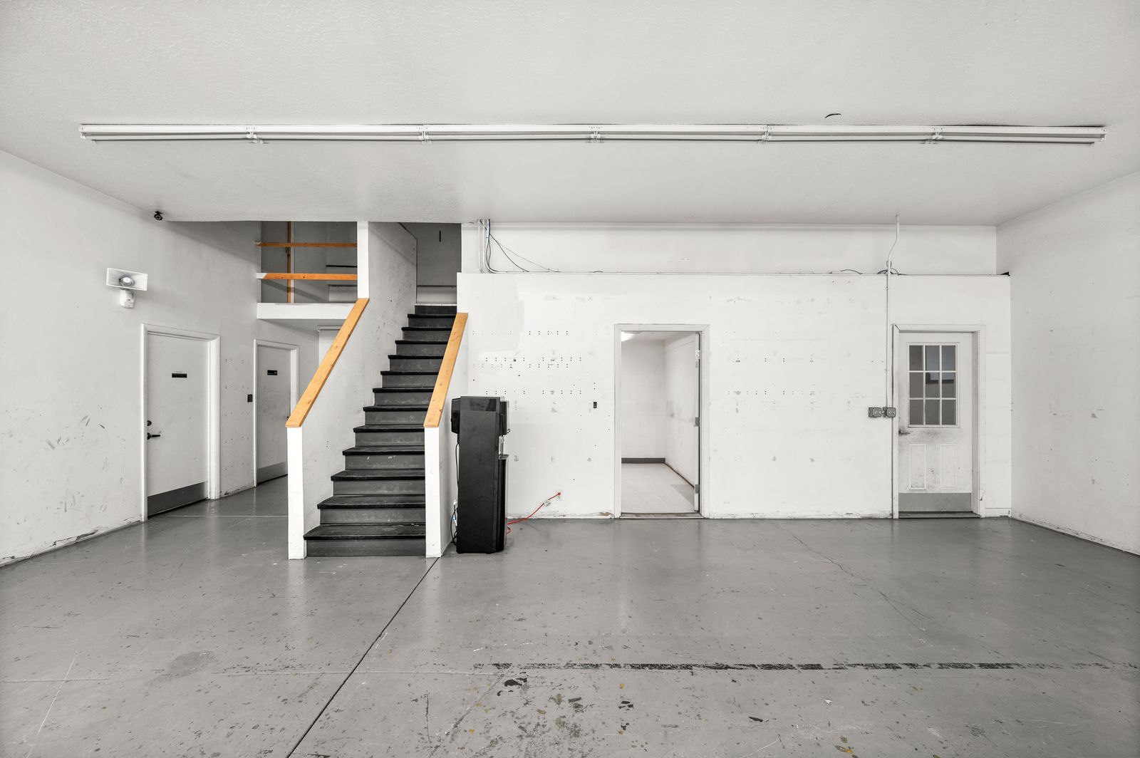 Main image 16