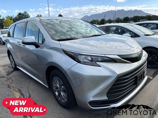 2024 Toyota Sienna LE 8-Passenger