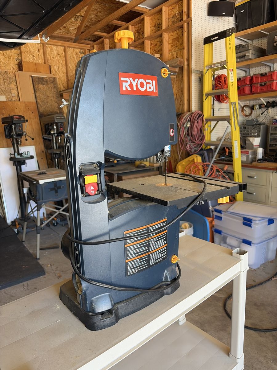 RYOBI Band Saw, Model: BS903, Works Well, Great for Woodworking Projects