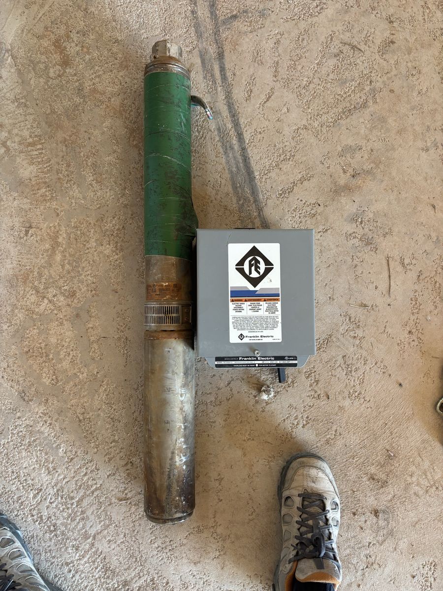 Franklin Electric FPS 4400 Submersible Well Pump & Control Box Model 10FA15S4-3W