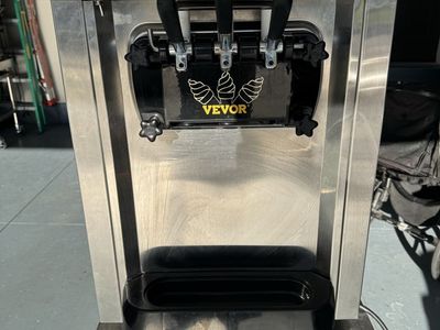 (Broken) Soft serve ice cream machine