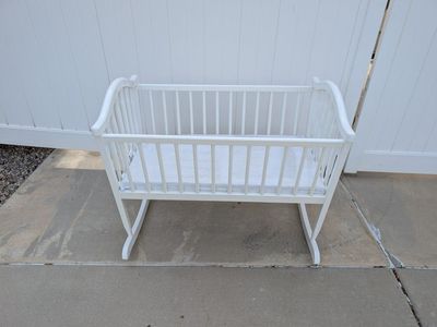 Good condition clean crib/bassinet 38x24
