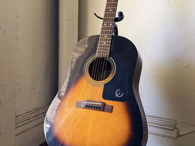 Epiphone AJ-10 VS Acoustic Guitar + Capo & Stand