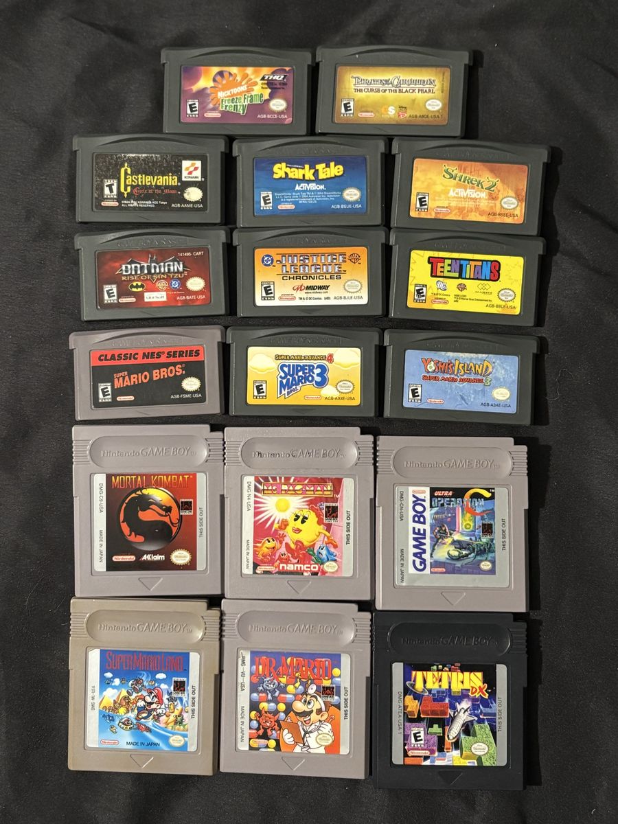 Gameboy game lot W/ 17 games/carrying case/some game protectors
