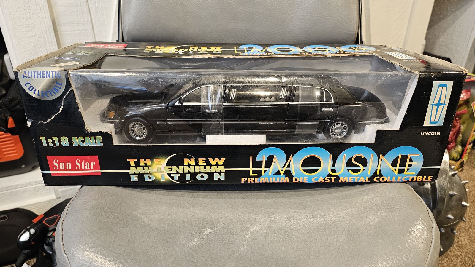 (2003) Sun Star 2000 Linclon Limousine 1:18 Scale