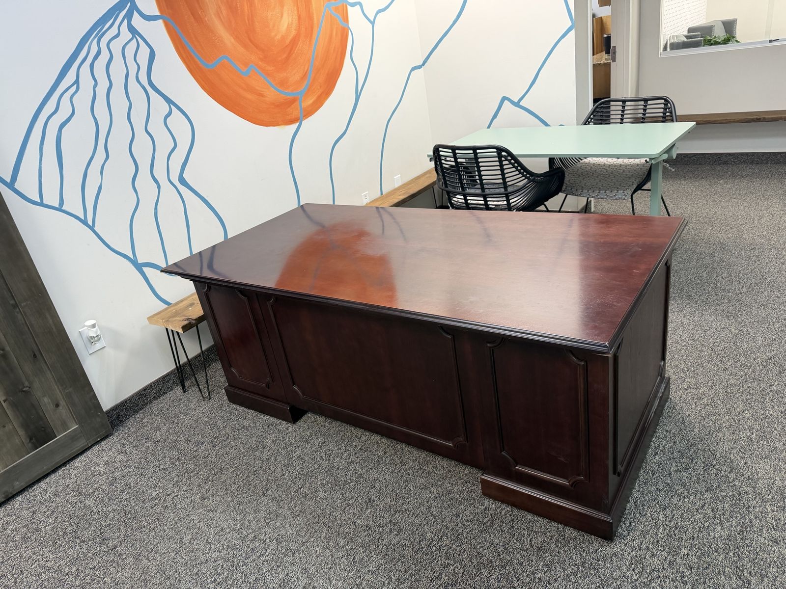 FREE DESK TABLE