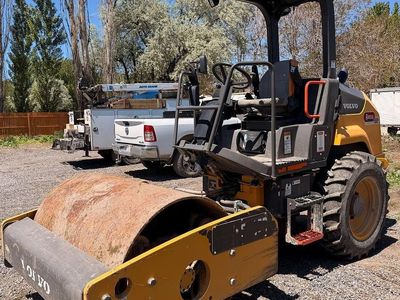 2022 Volvo SD45B Single Drum Vibratory Smooth Drum Roller, 1,166.3 hours
