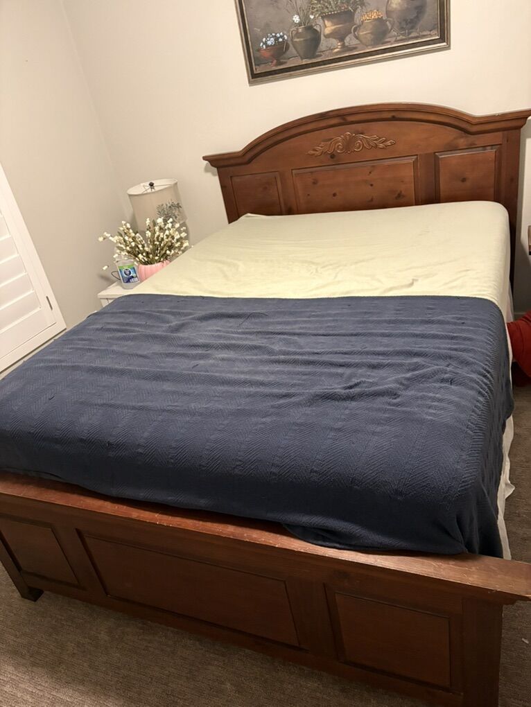 Solid Wood Queen Bedframe