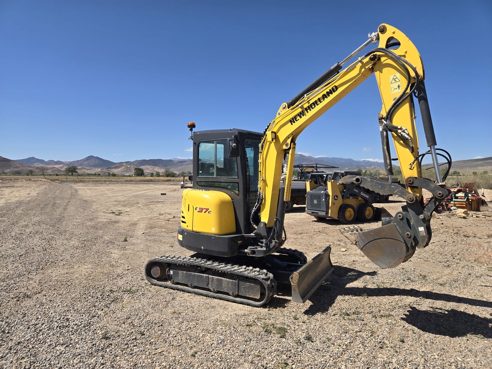 New Holland E37c