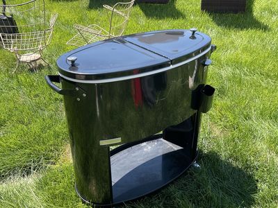 Outdoor portable cooler with wheels