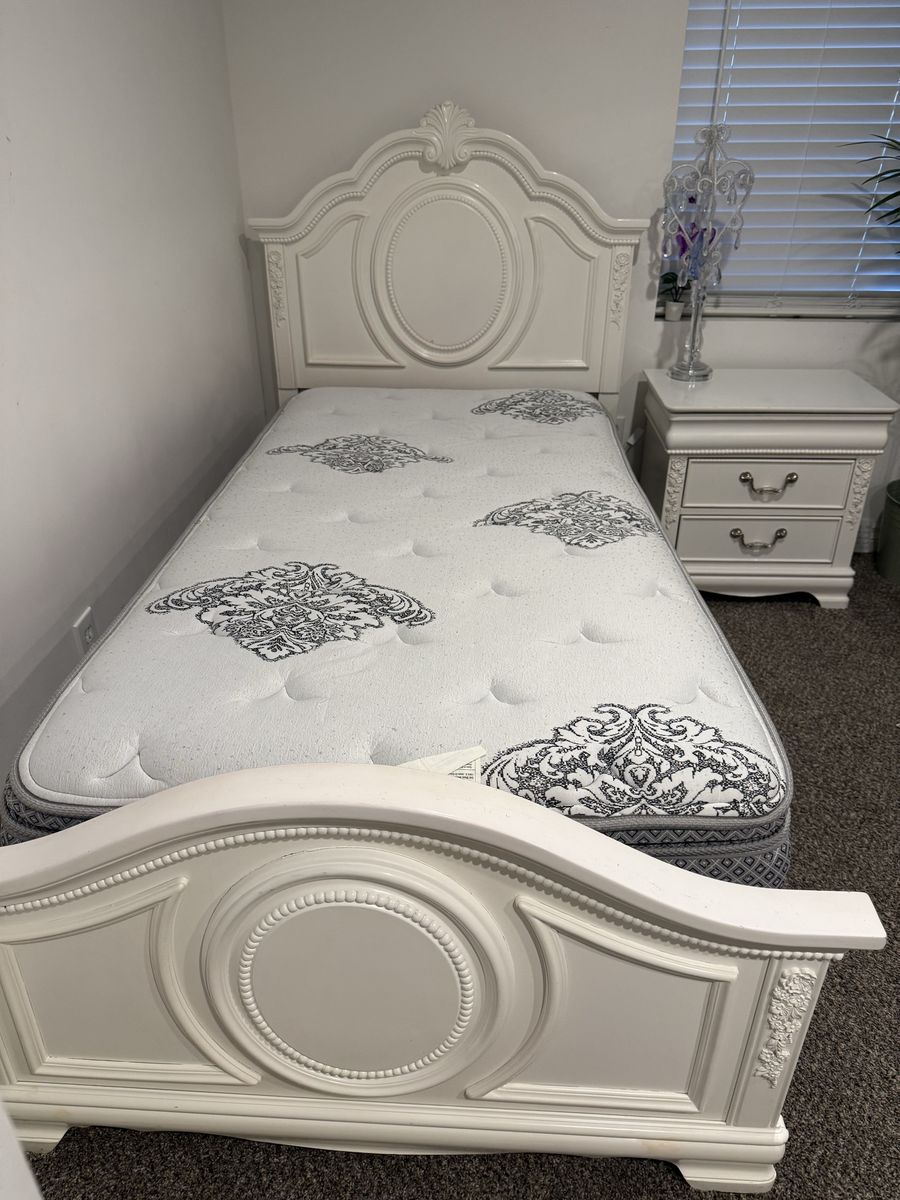 Twin bedroom set