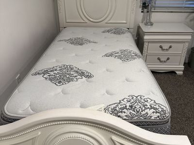 Twin bedroom set