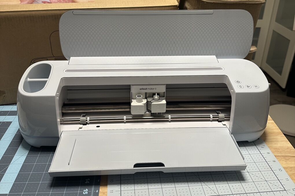 Like New, Cricut Maker 3 Die Cutting Machine