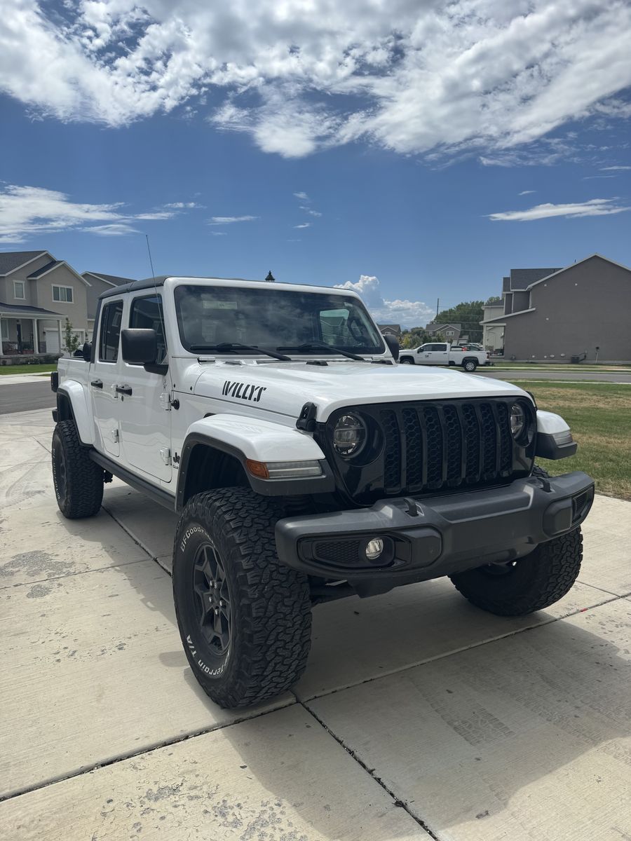2022 Jeep Gladiator Willys
