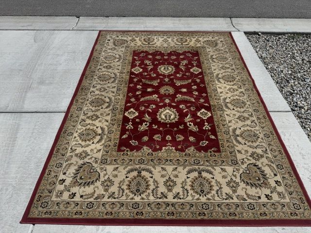 7’10” x 10’10” Traditional Area Rug – Excellent Condition – $175 OBO