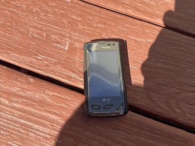 LG Verizon Flip Phone - Vintage Mobile Device