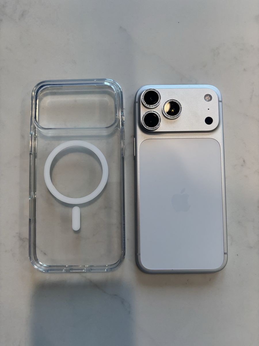 iPhone 17 Pro Max (100% battery, unlocked) LIKE NEW