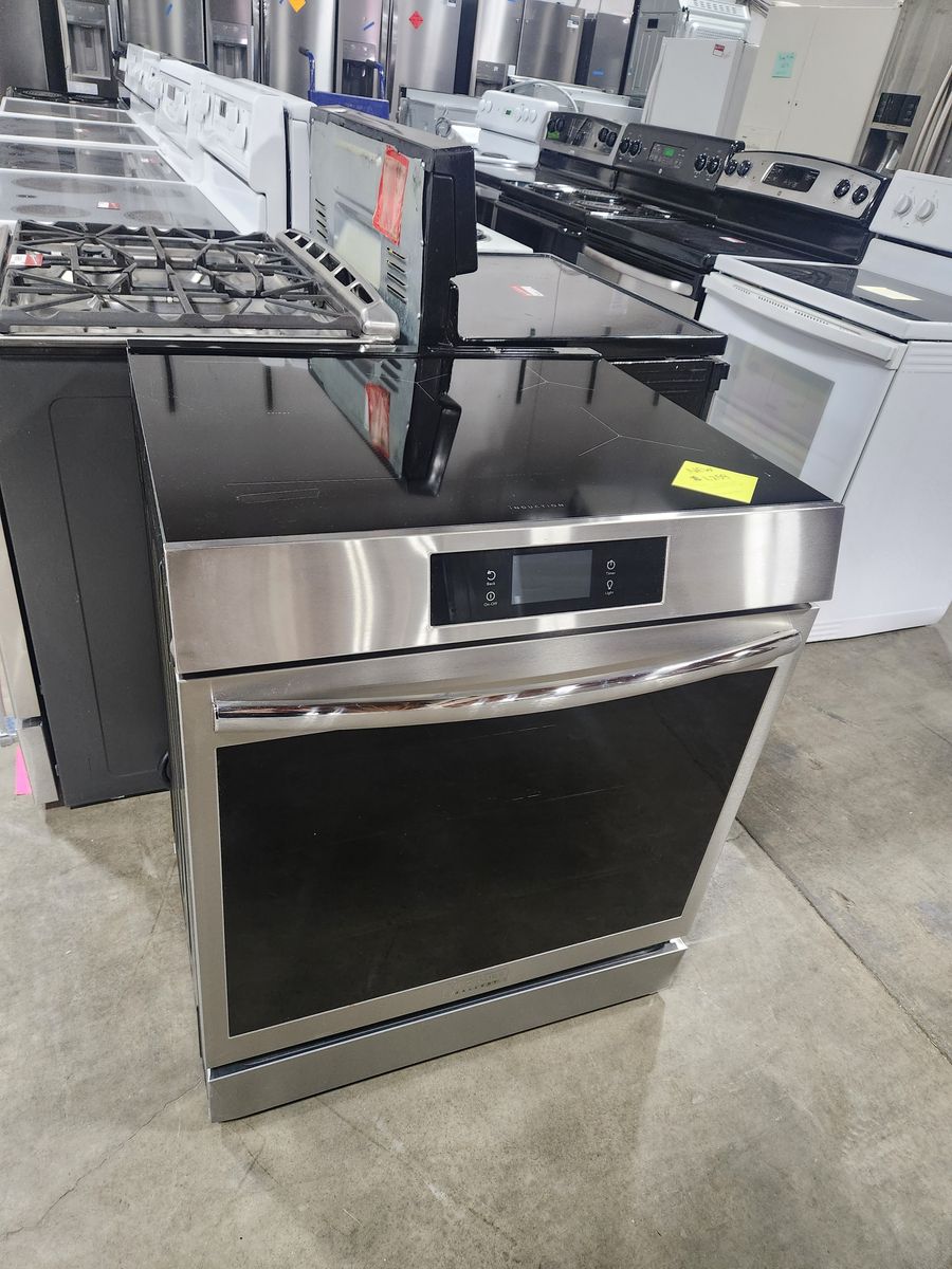 BEAUTIFUL BRAND NEW! FRIGIDAIRE GALLERY INDUCTION STAINLESS STEEL SLIDE IN RANGE!