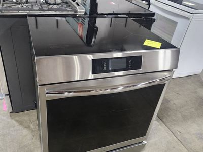 BEAUTIFUL BRAND NEW! FRIGIDAIRE GALLERY INDUCTION STAINLESS STEEL SLIDE IN RANGE!