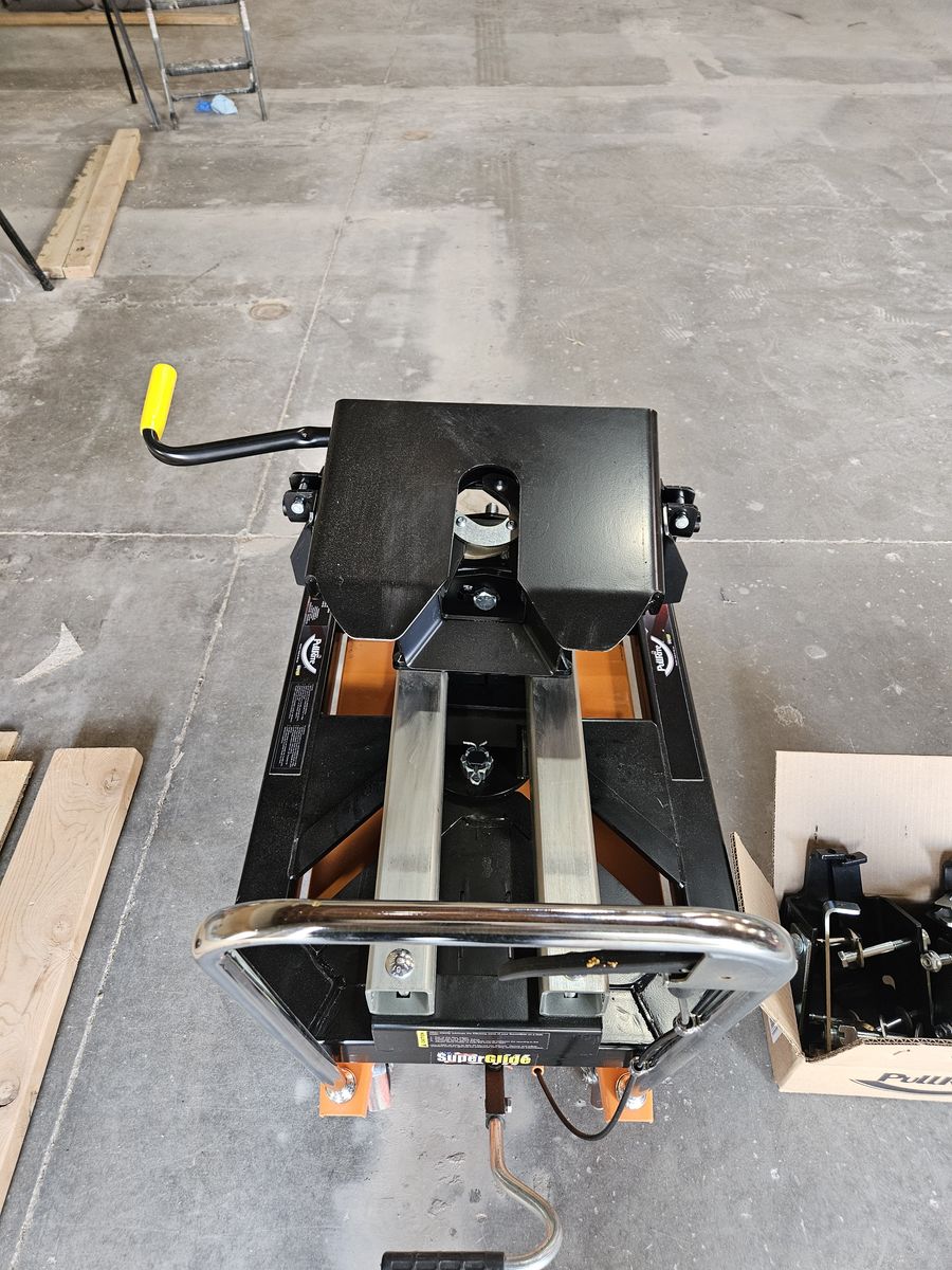 Pullrite 2715 OE Puck Series 16K SuperGlide 5th wheel Hitch
