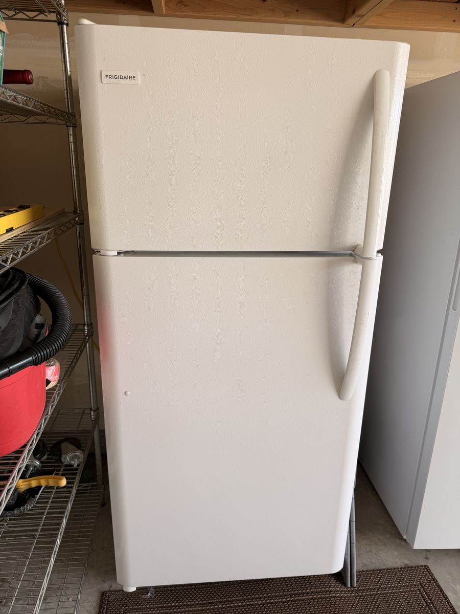 Frigidaire 18 Cu Ft Refrigerator