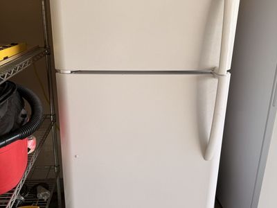 Frigidaire 18 Cu Ft Refrigerator