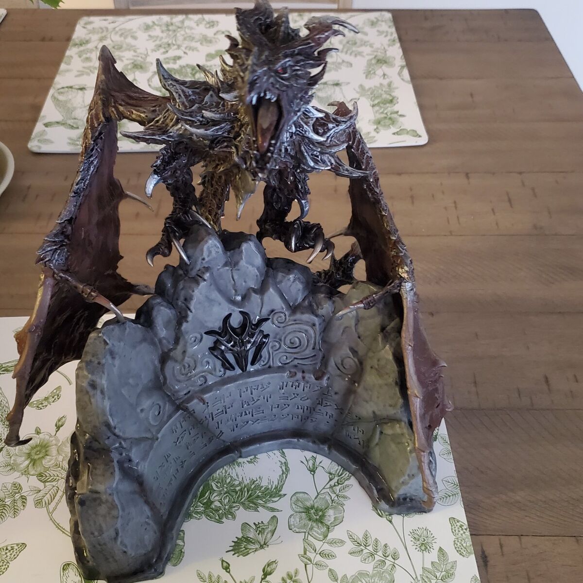 Skyrim dragon with art book