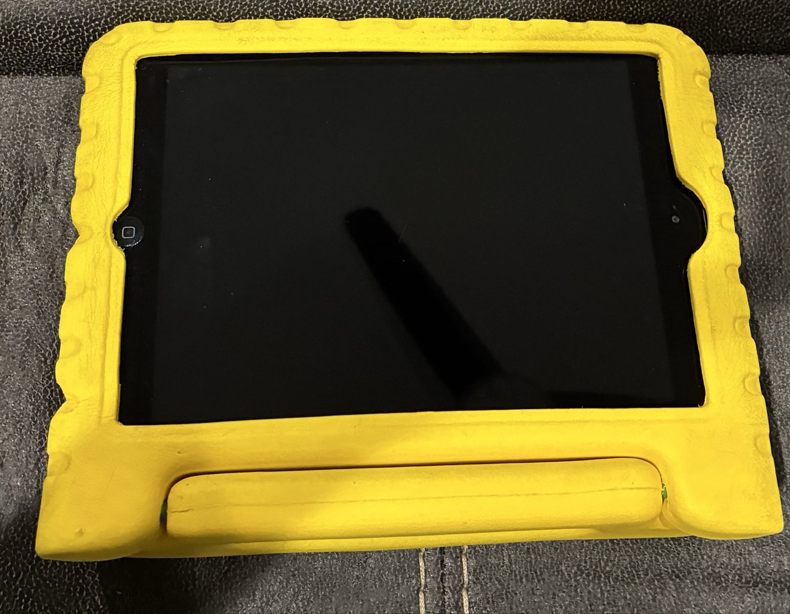 Apple iPad Mini 4 (32GB, Wi-Fi) – Like New Condition + Foam Case Included!