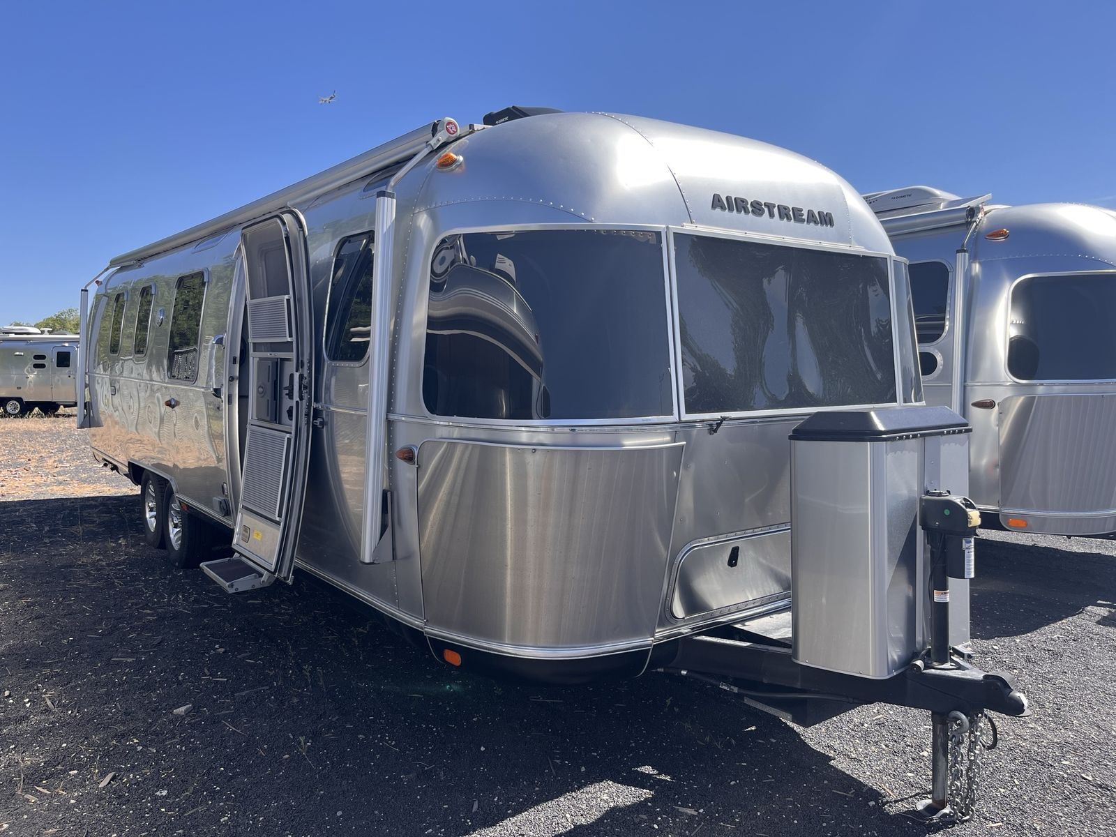 BEAUTIFUL 2021 Airstream Classic 33FB