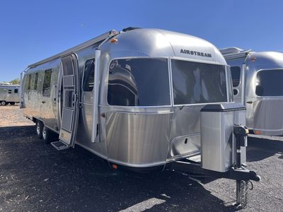 BEAUTIFUL 2021 Airstream Classic 33FB