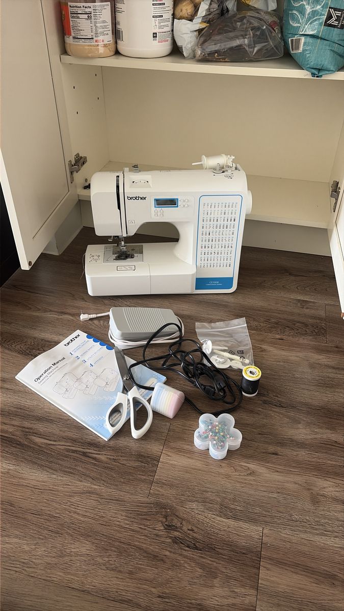 Brother CE1008 Computerized Sewing Machine with Manual and Accessories