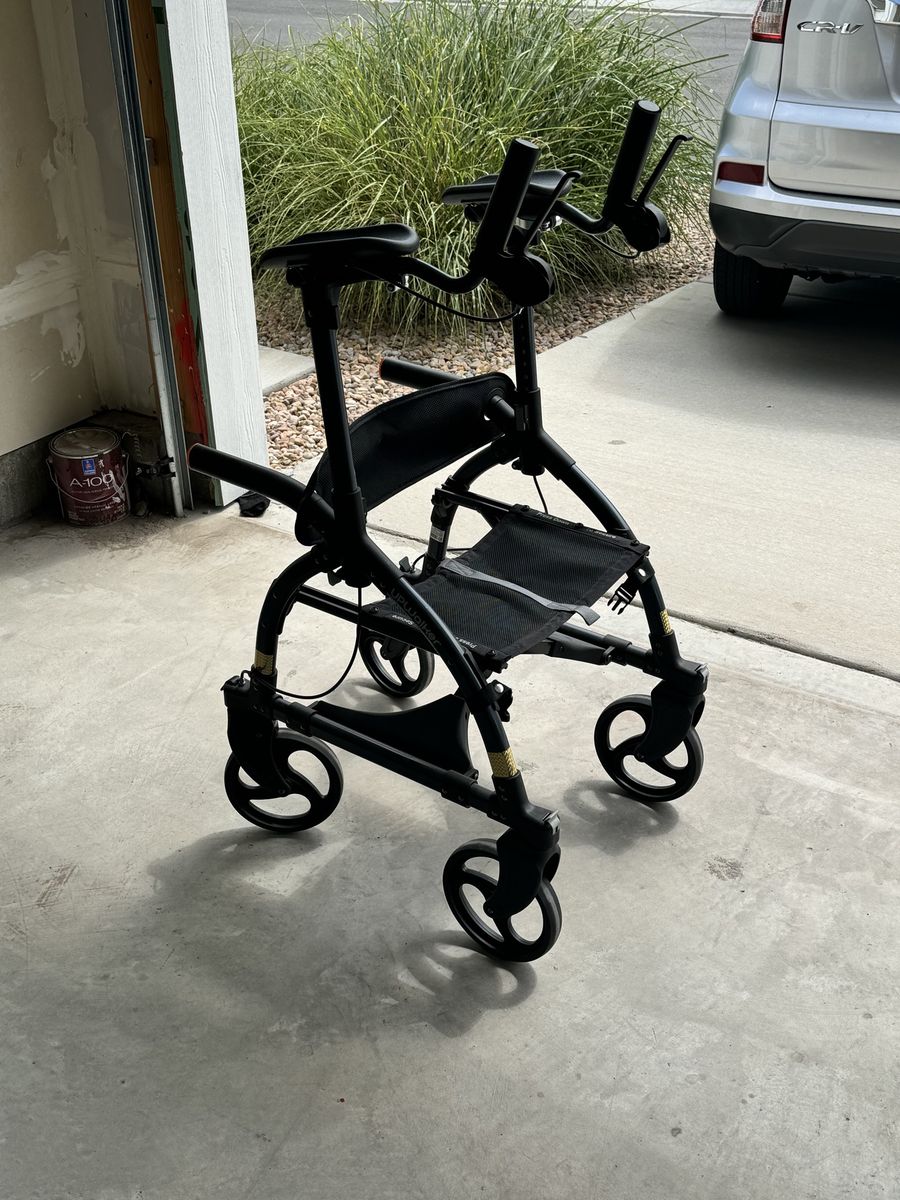 New upWalker waler with Seat and Brakes - Black, Adjustable Height