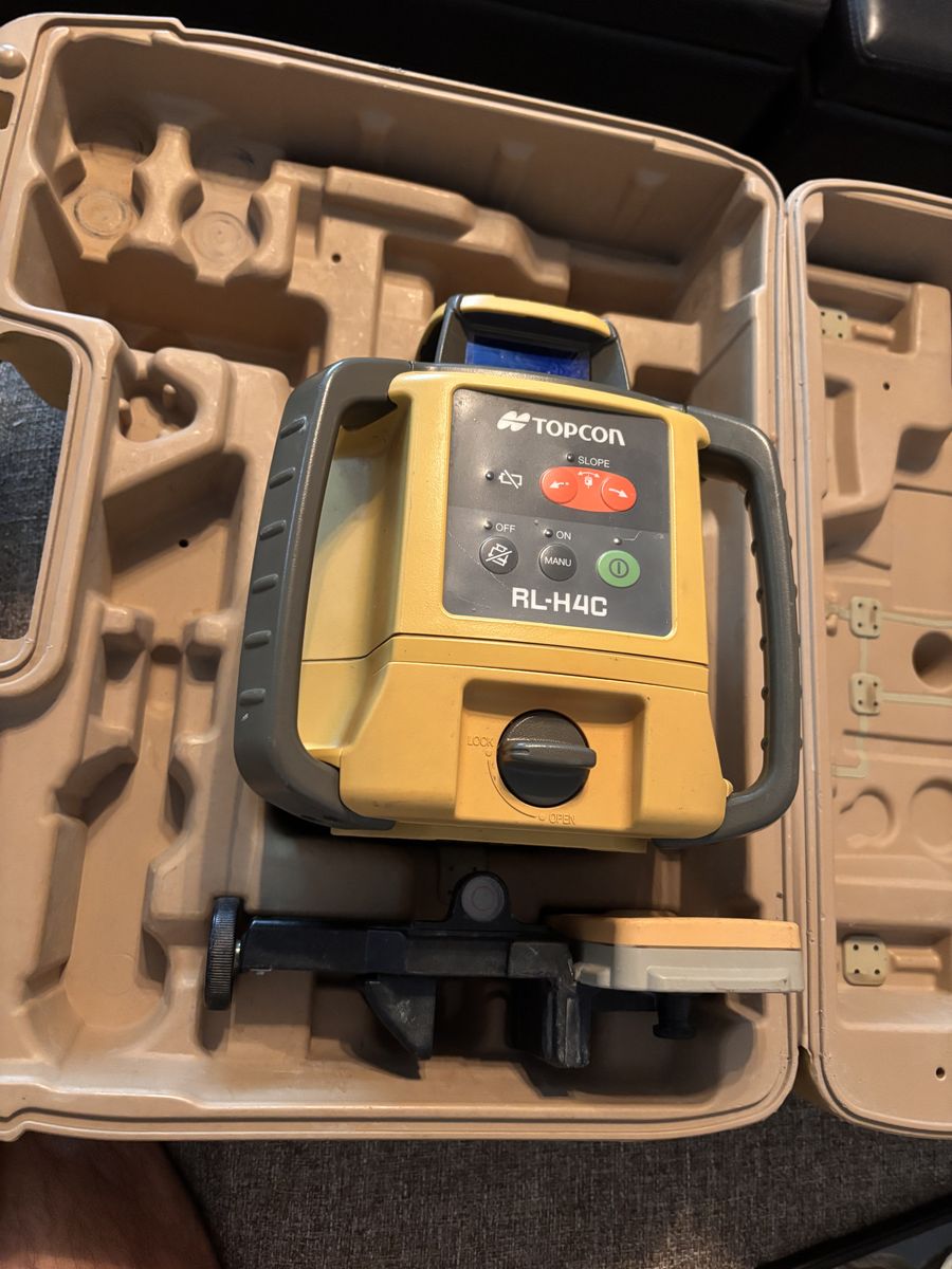 Like New Toocon RL-H4C Self Leveling Laser Level