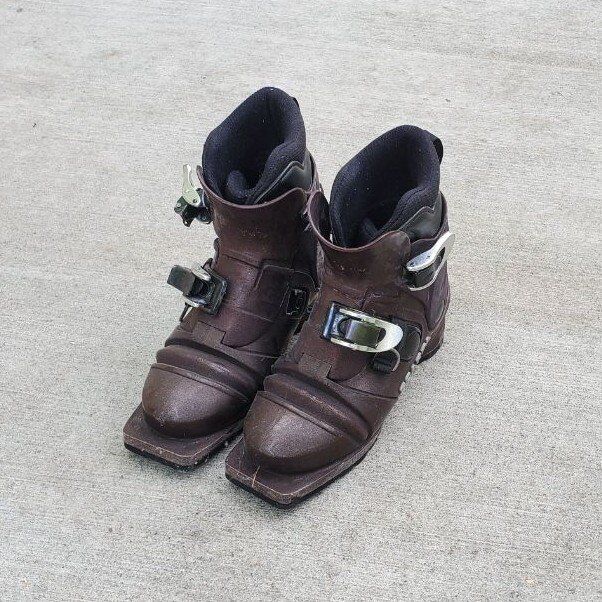 Scarpa Telemark Sz. 6.5-7.5 Ski Boots 3 Pin 75mm