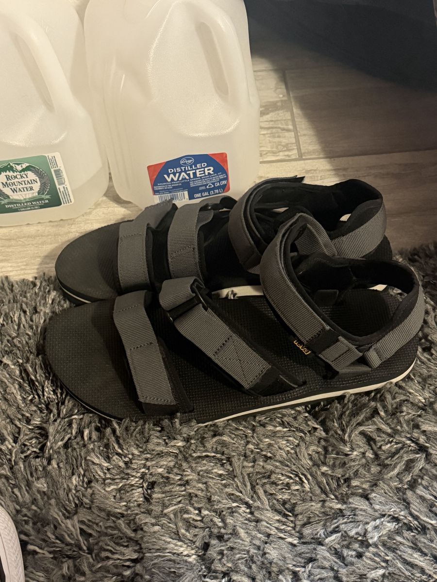 TEVA black sandals NEW condition