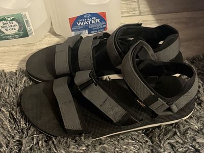 TEVA black sandals NEW condition