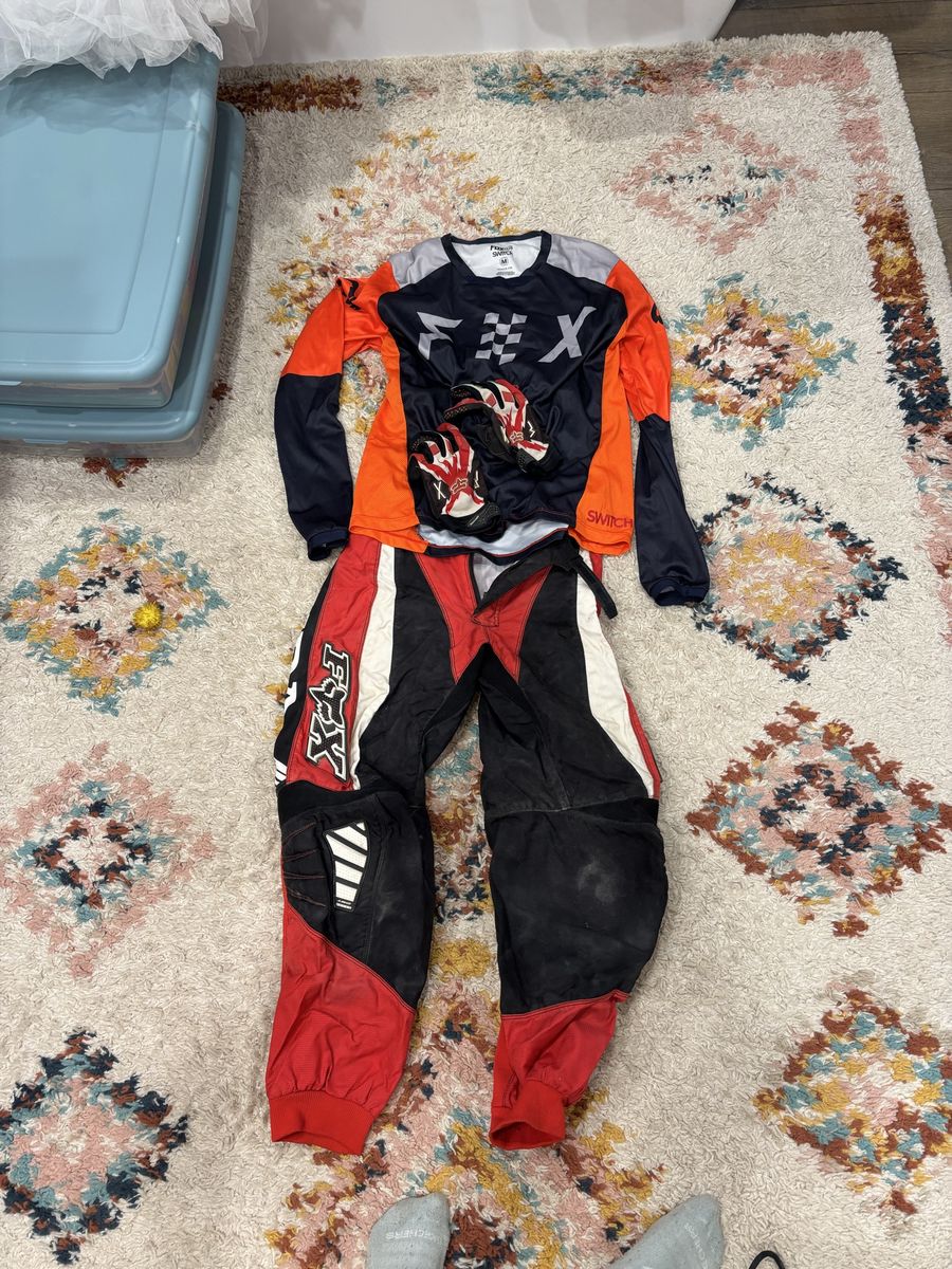 Fox Racing Motocross Riding Gear Set - Medium Jersey, Pants, and Gloves