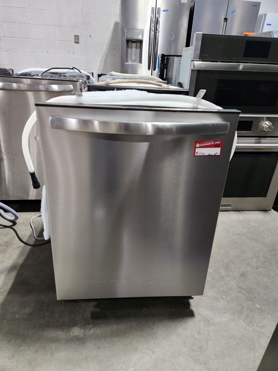 BEAUTIFUL FRIGIDAIRE STAINLESS STEEL DISHWASHER!