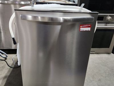 BEAUTIFUL FRIGIDAIRE STAINLESS STEEL DISHWASHER!