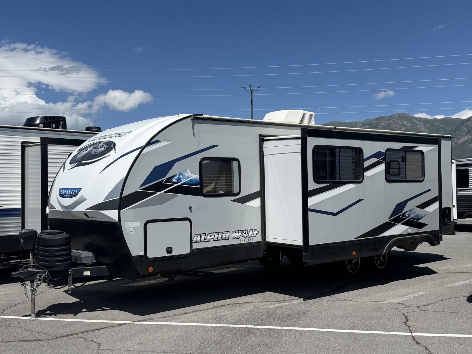 2023 FOREST RIVER ALPHA WOLF 26DBH-L