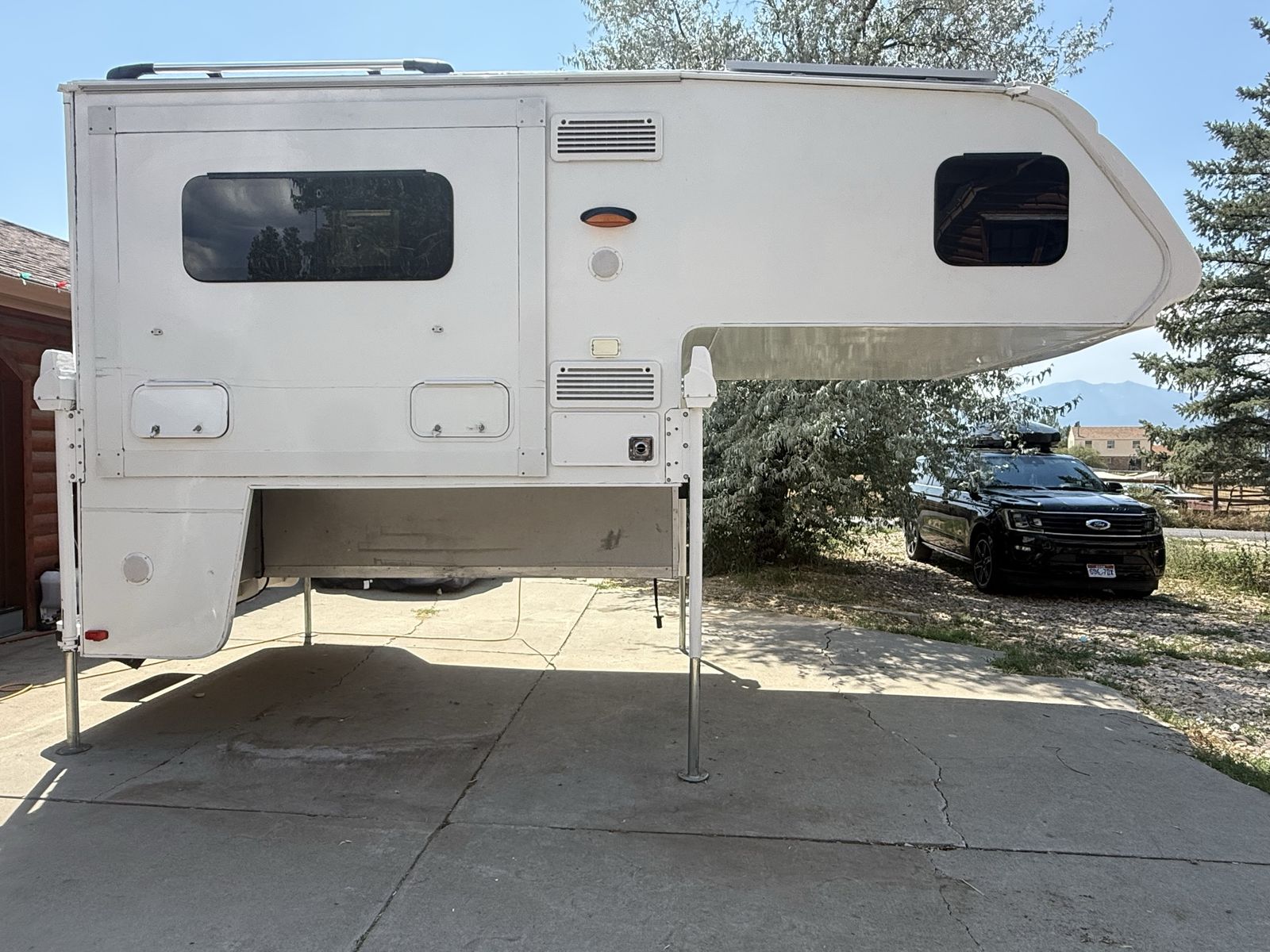 2019 Lance 855S Truck Camper | Slide-Out | Dakota Lithium Battery Upgrade