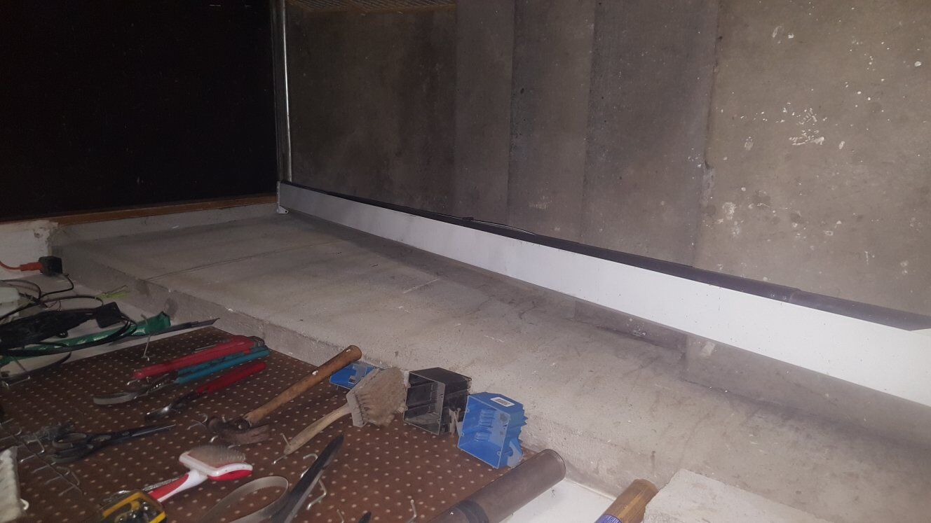 Da-Lite Model C 119" Projector Screen 200 Obo