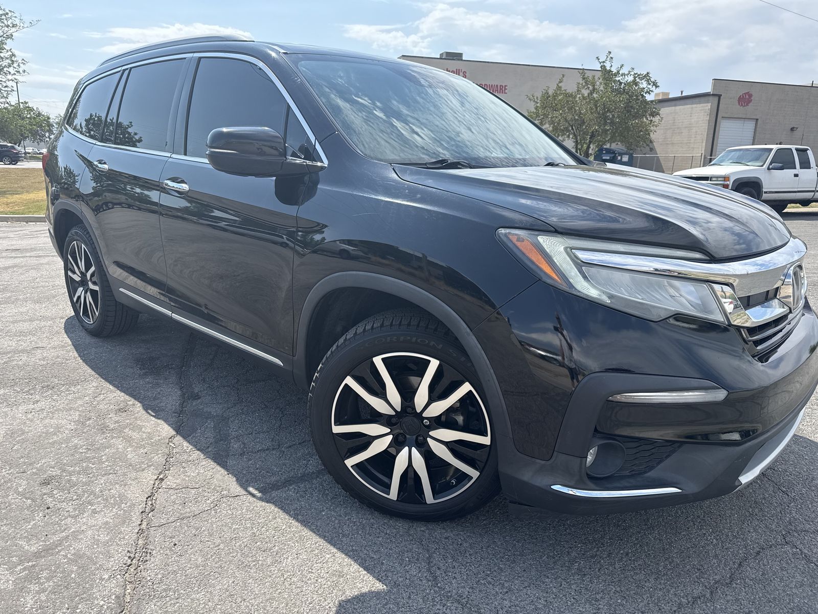 2019 Honda Pilot Touring w/Rear Captain's Chairs