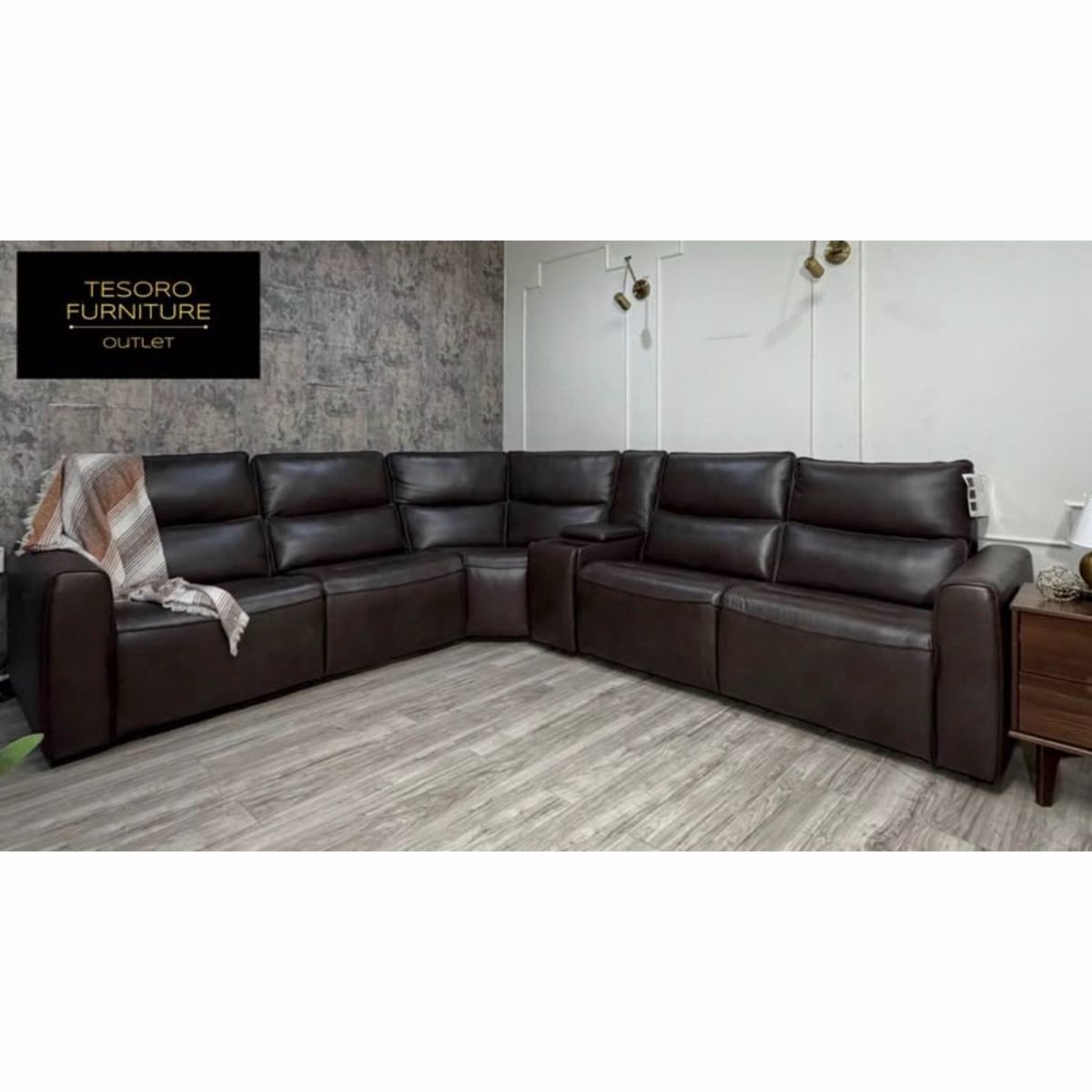 GROVE LEATHER RECLINER SECTIONAL WE OFFER DELIVERY
