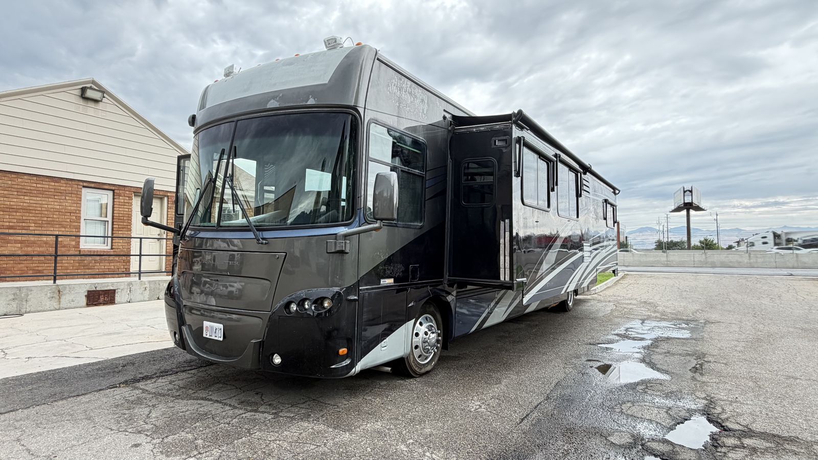 2008 Gulfstream Tourmaster 40D Pusher with 2 Slides
