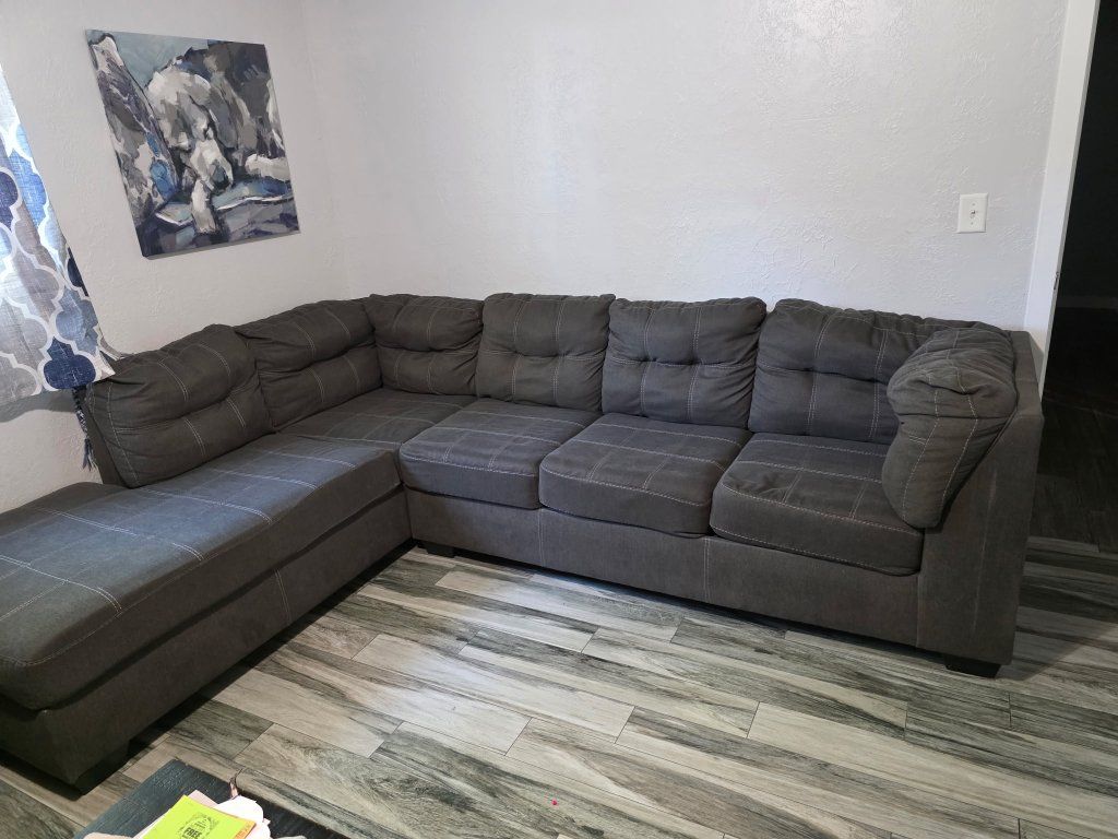 Couch/Sectional