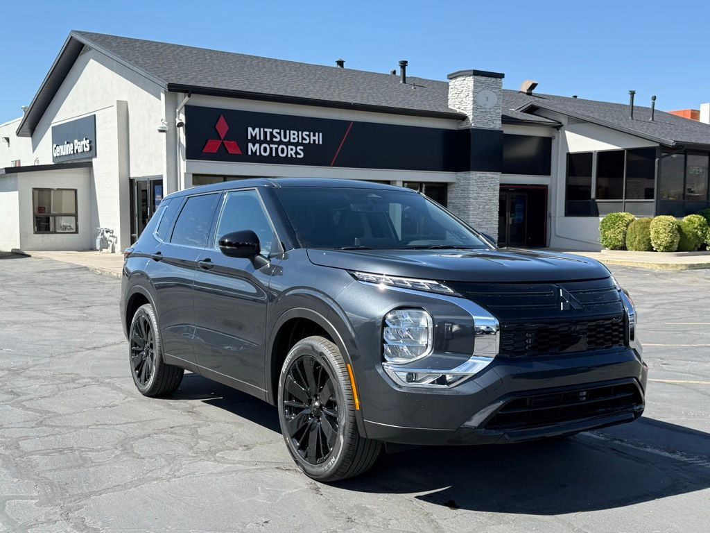 2026 Mitsubishi Outlander LE