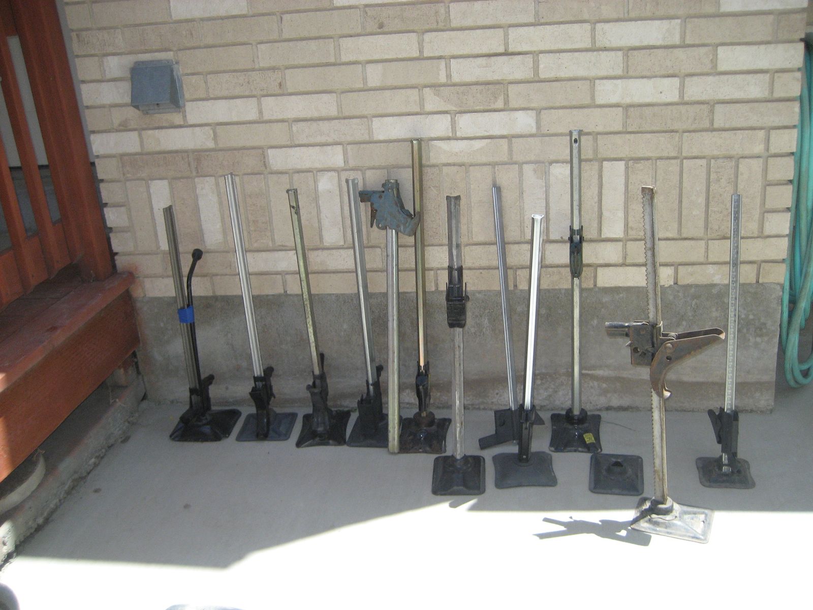 CLASSIC OEM BUMPER JACKS MANY DIFFERENT STYLES.
